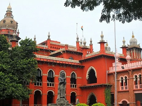 `ஏரியில் கட்டிய காவல் நிலையத்தை இடிக்க வேண்டியிருக்கலாம்!' - உயர் நீதிமன்றம் சொன்னது என்ன?