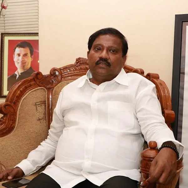 `சோனியா, ராகுல் ஏற்படுத்திய கூட்டணியை உடைக்கிறார்!’ - கராத்தே தியாகராஜனுக்கு எதிராகப் பொங்கும் நிர்வாகிகள்