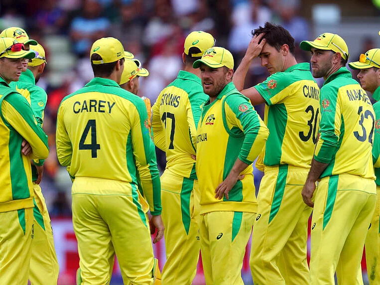 மூன்றாவது ஓவரிலேயே முடிவுக்கு வந்த உலக சாம்பியனின் பயணம்! #CWC19 | #AUSvENG