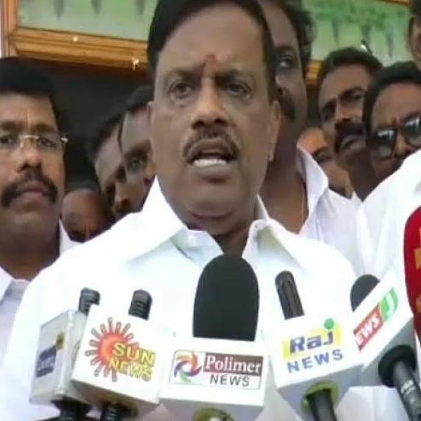 `அ.தி.மு.க மாவட்டச் செயலாளருக்கு எதிராகக் கலகக்குரல்!' - சமாதானம் செய்யும் தளவாய் சுந்தரம்!