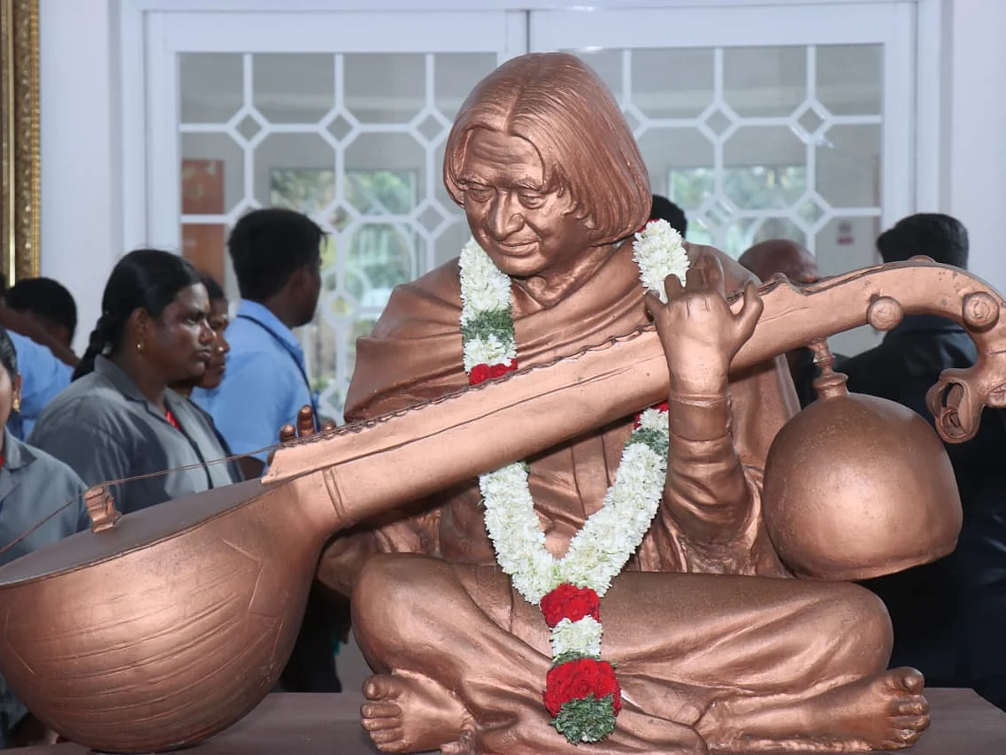 `அப்துல் கலாமின் லட்சியங்களைக் கடைபிடிப்போம்!' - நினைவுநாளில் உறுதியேற்ற மாணவர்கள்