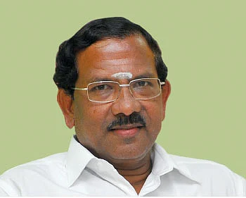 ஸ்டாலினை ஓ.எம்.ஜி குரூப் இயக்குகிறதா? - சர்ச்சையைக் கிளப்பிய மாஃபா பாண்டியராஜன்