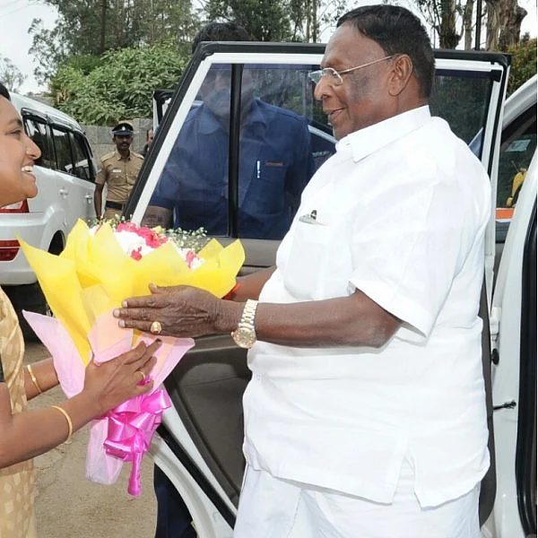``கிரண்பேடி மீது நடவடிக்கை எடுக்க திட்டமிட்டுள்ளோம்!’ - கொதிக்கும் நாராயணசாமி