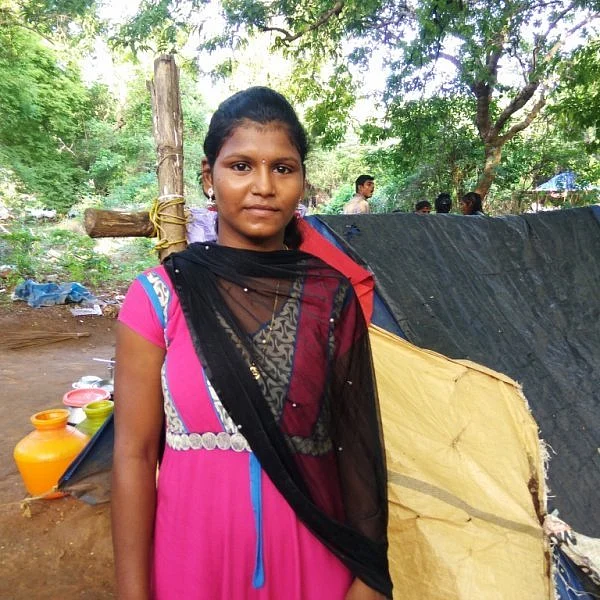 ``பெரிய பொண்ணாகிட்டதுனால கடை வாசல்ல தூங்க முடியலை!'' - படிக்க ஏங்கும் நாடோடி சமூக மாணவி கங்கா