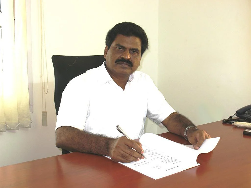 `நீங்கள் ஏன் தோற்றுப் போனீர்கள் தெரியுமா?’- பொன்னார், தமிழிசைக்குச் சுட்டிக் காட்டும் `கொங்கு' ஈஸ்வரன்