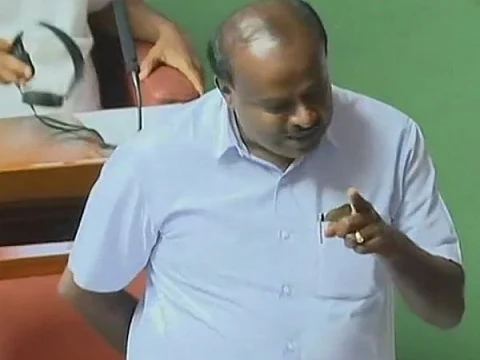 `மகிழ்ச்சியாகத் தியாகம் செய்கிறேன்' - கர்நாடகச் சட்டப்பேரவையில் உருகிய குமாரசாமி!