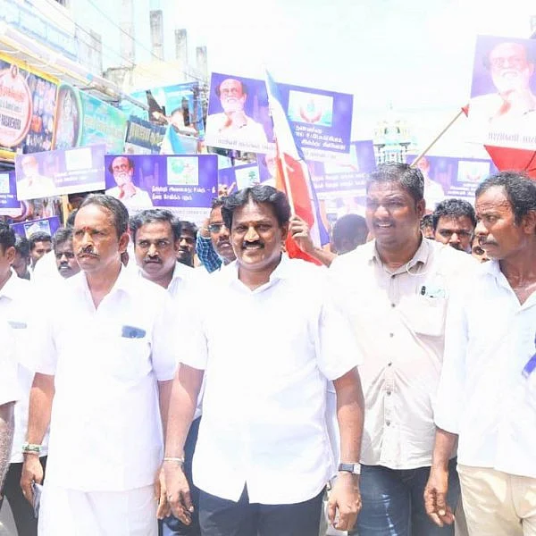 `இலவச குடிநீர்; பிரமாண்ட பேரணி!’ - அரசியல் கட்சிகளை அதிரவைத்த ரஜினி மக்கள் மன்றம்