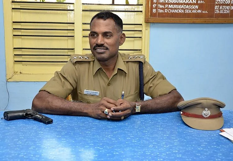 புதிய காவலர்களுக்கு முன்மாதிரியாகத் திகழும் 40 ப்ளஸ் போலீஸ் அதிகாரிகள்! #LifeStartsAt40 #நலம்நாற்பது
