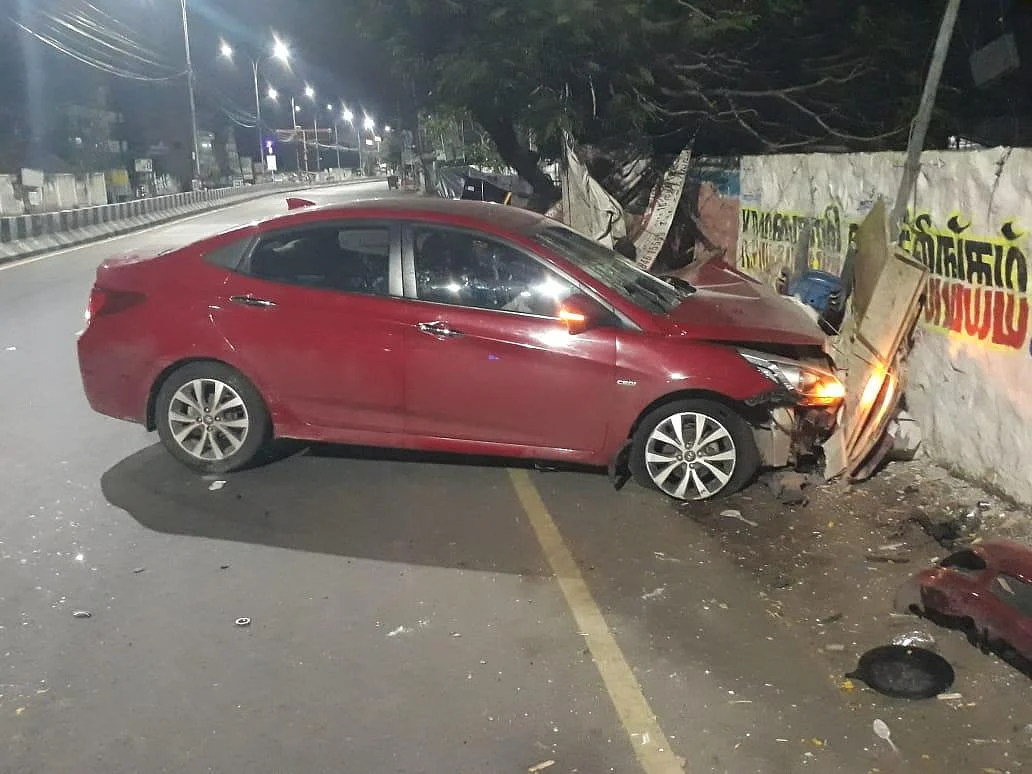 ``நீ அங்கே போ மச்சி!” - சொகுசு காரில் வந்தவர் போலீஸாருக்குக் கொடுத்த அதிர்ச்சி