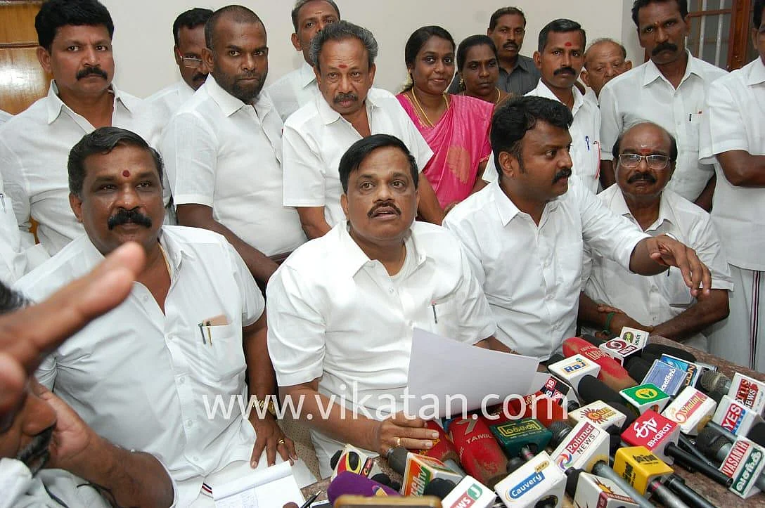 7 நாள்களுக்கு ஒருமுறை தண்ணீர் வர்ற இடம் சொல்லுங்க - செய்தியாளர்களின் கேள்வியால் ஷாக்கான தளவாய் சுந்தரம்