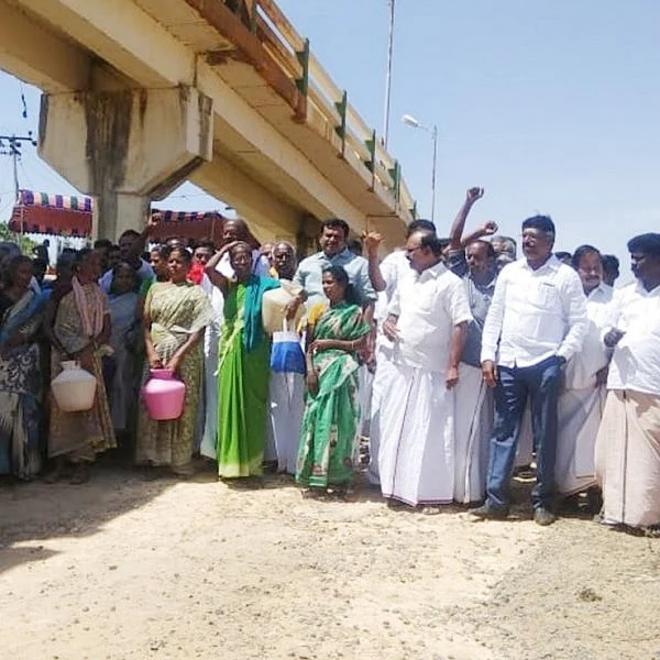 `முக்கொம்பு போல... கல்லணைக்கும் ஆபத்து வரும்' - அரசால் திருச்சென்னம்பூண்டி கிராம மக்கள் வேதனை!