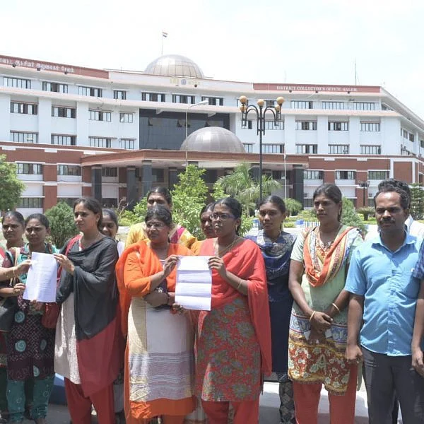 `மறுதேர்வு நடத்துவதே நியாமானது!'- கணினி ஆசிரியர் தேர்வெழுதியவர்கள் போராட்டம்