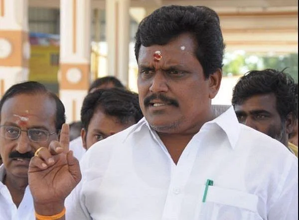 `தங்க தமிழ்ச்செல்வன் தினமும் ஒவ்வொரு மனநிலையுடன் இருப்பார்!' - டி.டி.வி தினகரன்