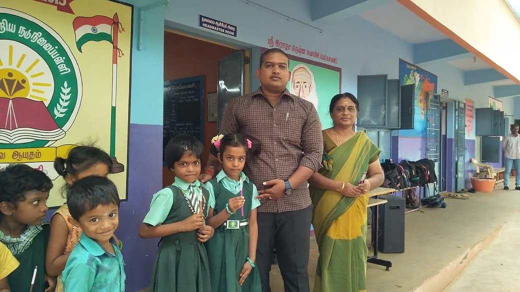 ``மரம் வளர்ப்பை ஊக்குவிக்க விதை பென்சில்!” - கரூரில் அரசுப் பள்ளியில் அசத்தல் முயற்சி