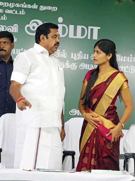முதல்வரோடு முட்டிக்கொண்ட ரோகிணி! - மாற்றப்பட்ட மர்மம்
