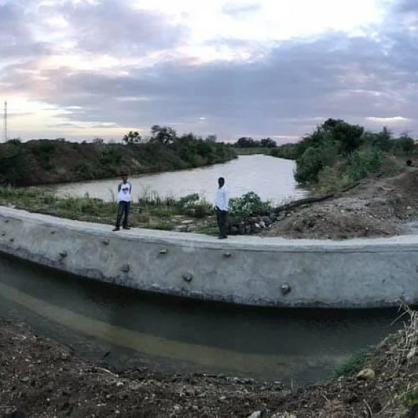 20 கி.மீ தூரம் கால்வாய்; 28 தடுப்பணைகள்... ஹல்காரா கிராமத்தை மாற்றிய தனிஒருவன்!