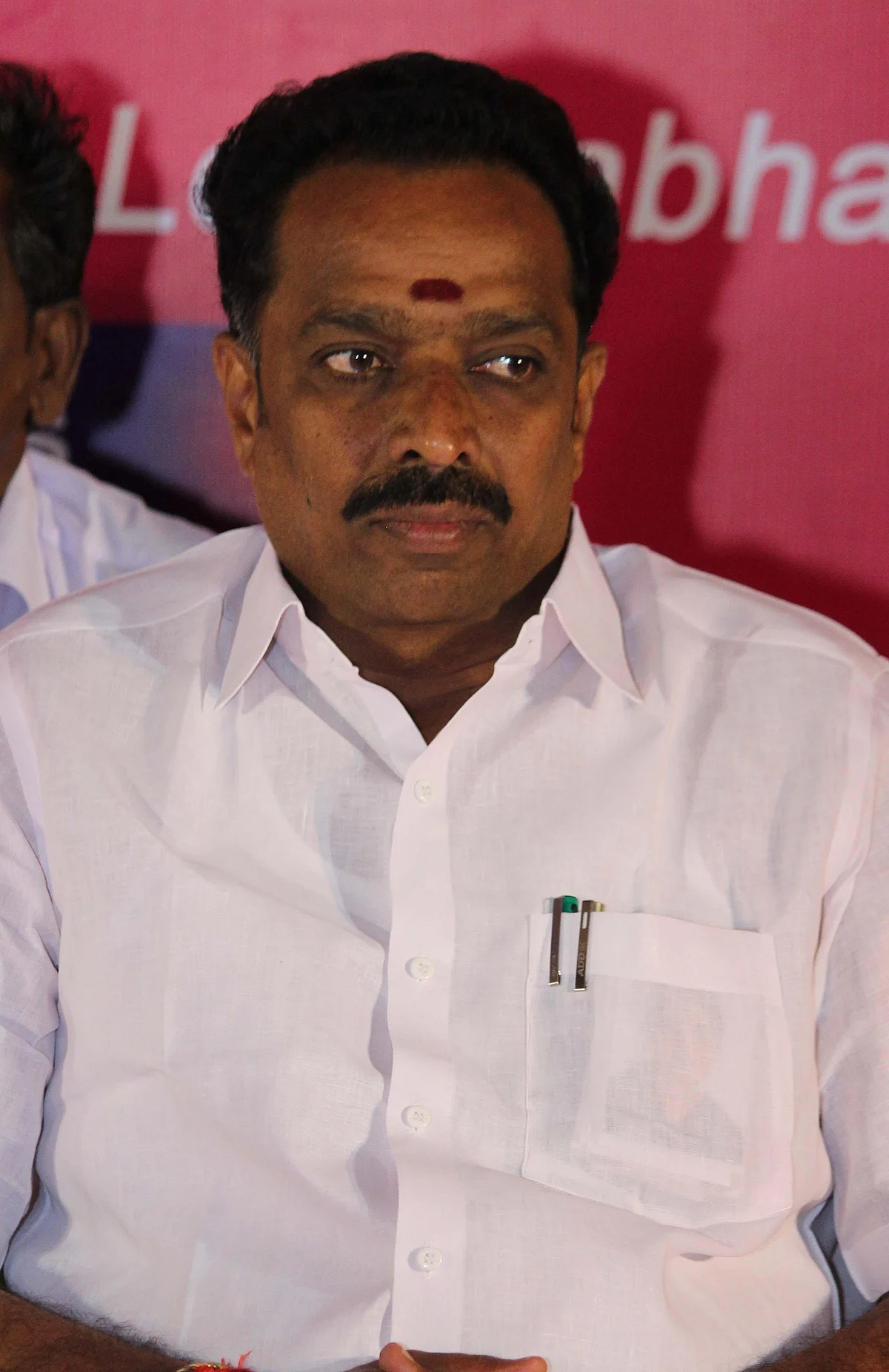 கரூர் எஸ்.பி மாற்றப்பட்டதன் பின்னணியில் அமைச்சர்? - கொந்தளிக்கும் சமூக ஆர்வலர்கள்