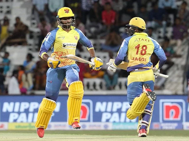 161 ரன் பார்ட்னர்ஷிப்... விக்கெட் இழப்பின்றி சேஸ்...
அசத்தும் அஷ்வின் அண்டு கோ! #TNPL2019 #DDvIDKK