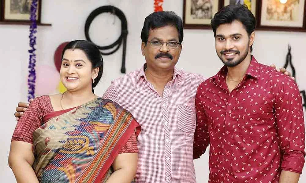 புவி அஸ்வினி இயக்குநருடன்
