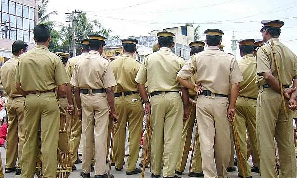 வடமாநிலத்தவரிடம் விசாரணை நடத்துவதில் சிரமம் - இந்தி படிக்கும் கேரள போலீஸார்!