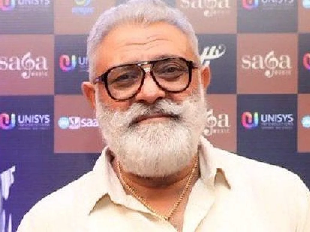 `கோலி புகழைத் தடுக்க வேண்டுமென்றே அப்படி ஆடினாரா தோனி?’ - யுவராஜ் தந்தை தாக்கு!