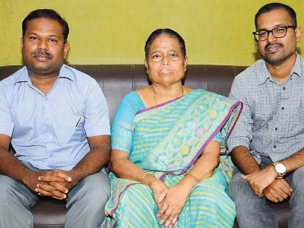 டைட்டில் கார்டு: 1 - புதிய பகுதி
