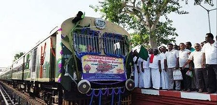 காரைக்குடி - திருவாரூர் ரயில்... ஆமை வேகத்தில் செல்வதாகப் பயணிகள் புகார்!