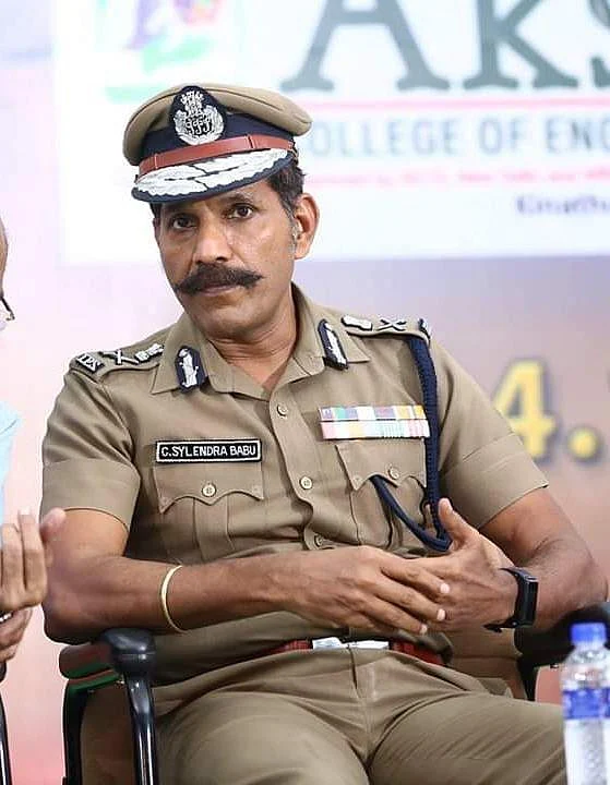 புதிய காவலர்களுக்கு முன்மாதிரியாகத் திகழும் 40 ப்ளஸ் போலீஸ் அதிகாரிகள்! #LifeStartsAt40 #நலம்நாற்பது