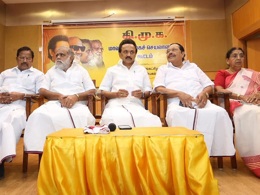 வேலூர் தேர்தல்: யார் எவ்வளவு செலவு செய்வீர்கள்? மா.செ-க்களிடம் பேப்பரை நீட்டிய தி.மு.க.