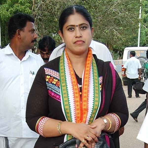 ` மோடியை ஆதரித்துப் பேசினேனா?!' - கராத்தே தியாகராஜன் பேச்சால் தகிக்கும் விஜயதரணி எம்.எல்.ஏ