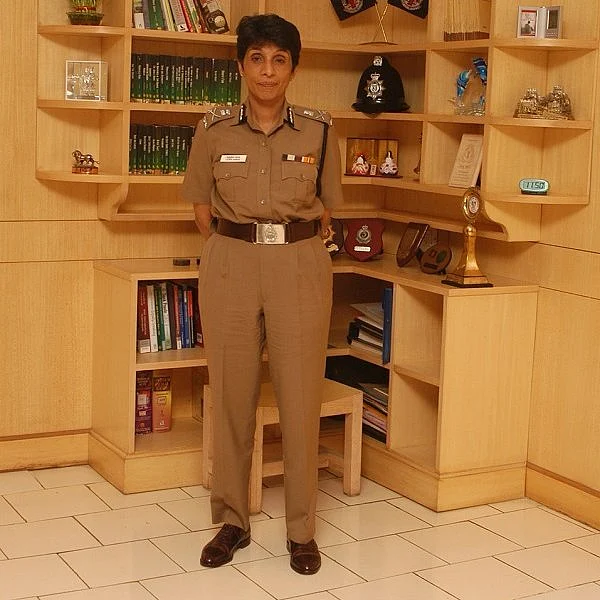 ``காவல்துறையில் உயர் பொறுப்பிலுள்ள ஆண்கள் எல்லோம் ஃபிட்டாக இருக்காங்களா?'' - கேள்வி எழுப்பும் லத்திகா சரண் #LifeStartsAt40 #நலம்நாற்பது