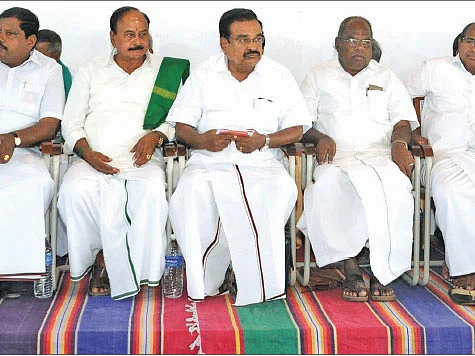 கொங்கு மண்டலத்தில் கொந்தளித்த விவசாயிகள்