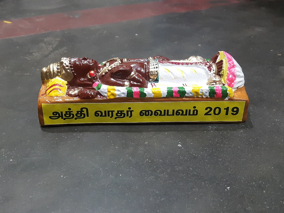 பக்தர்களை ஈர்க்கும் அத்திவரதர் பொம்மைகள்... மகிழ்ச்சியில் காஞ்சிபுரம் பொம்மைக்காரத் தெரு!