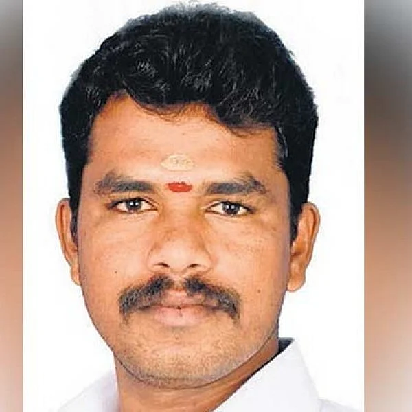`ஆட்சியைக் கலைக்கும் எண்ணம் துளிகூட இல்லை!'- கள்ளக்குறிச்சி எம்.எல்.ஏ பிரபு