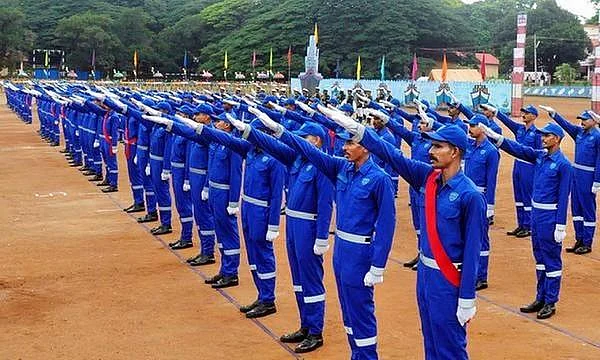 வெள்ளத்தில் மக்களைக் காப்பாற்றியவர்களுக்கு பரிசு!- போலீஸ் பணியில் 177 மீனவர்கள்