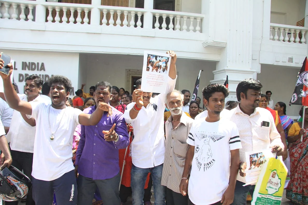 நிர்வாகிகள்