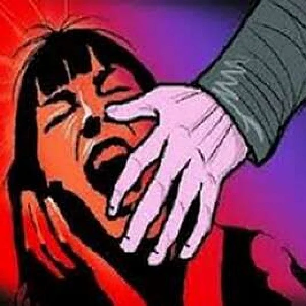 கழிவறை வாளியில் 4 வயதுச் சிறுமியின் சடலம்; காட்டிக்கொடுத்த கம்மல், வளையல்கள் - சிக்கிய முதியவர்