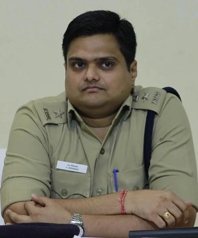 கரூர் எஸ்.பி மாற்றப்பட்டதன் பின்னணியில் அமைச்சர்? - கொந்தளிக்கும் சமூக ஆர்வலர்கள்