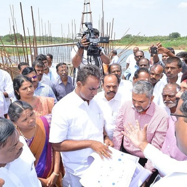 ’பருவமழை குறைந்ததே தண்ணீர் தட்டுப்பாட்டுக்குக் காரணம்’ -அமைச்சர் வேலுமணி தகவல்!