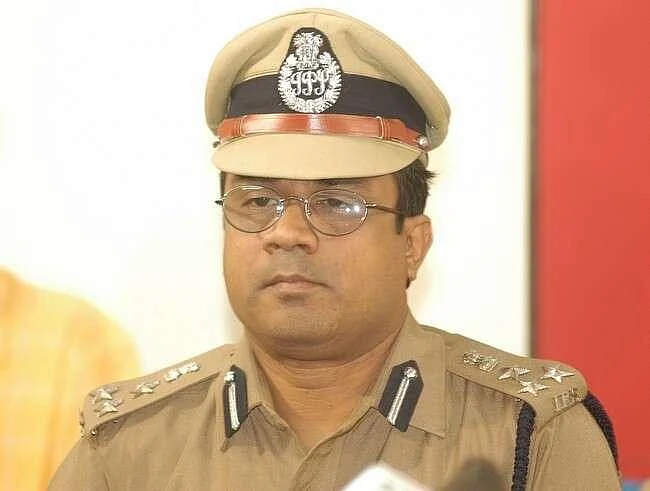 ஐ.ஏ.எஸ்ஸுக்கு ஆசைப்பட்டு ஐ.பி.எஸ் ஆனார் - டி.ஜி.பி திரிபாதியின் `தில்' பக்கங்கள்