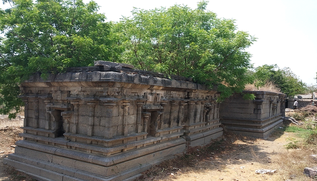 சிதிலமடைந்த கோயில்