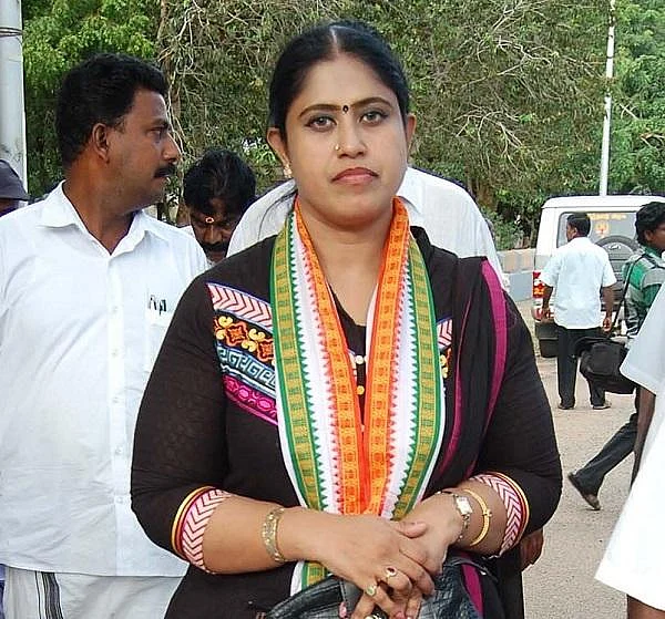 ` மோடியை ஆதரித்துப் பேசினேனா?!' - கராத்தே தியாகராஜன் பேச்சால் தகிக்கும் விஜயதரணி எம்.எல்.ஏ