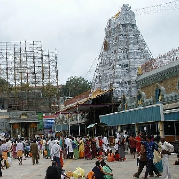 ரயில் நிலையம் அருகிலேயே தங்கும் அறை... திருப்பதியில் புதிய வசதி அறிமுகம்!