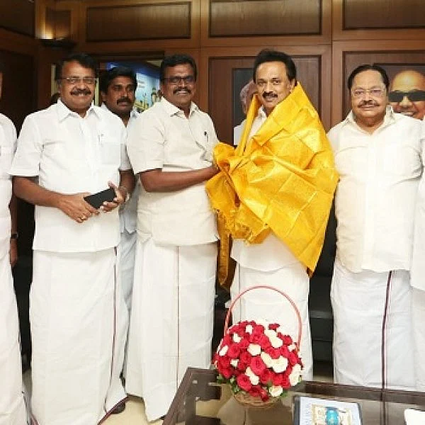 ‘ஜெயலலிதாவோடு அனைத்தும் முடிந்துவிட்டன’ - ஸ்டாலினைச் சந்தித்த தங்க தமிழ்ச்செல்வன்
