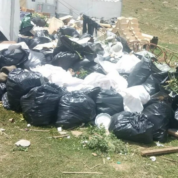 ``4 லாரிகள், 30 தொழிலாளர்கள்...!”- குப்தா திருமண விழாவால் குவிந்த குப்பையை அகற்றும் பணி தீவிரம்