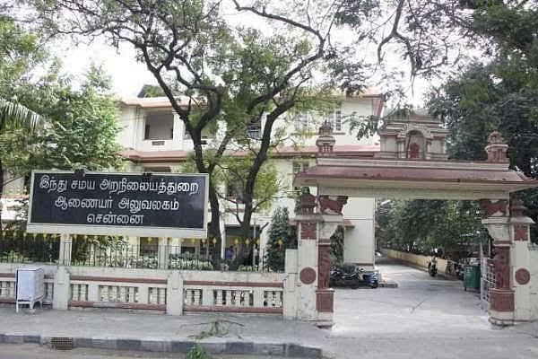 குளியலறையில் பென் கேமரா; அதிர்ந்த பெண் அதிகாரி... சிக்கிய இணை இயக்குநர்