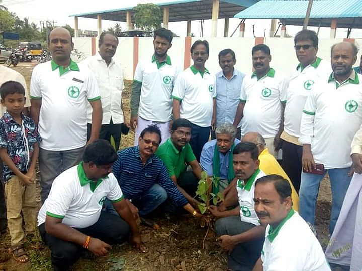 `குறுங்காடுகளை உருவாக்கி காற்றைத் தூய்மைப்படுத்துவோம்!' - நீடாமங்கலத்தில் புது முயற்சி