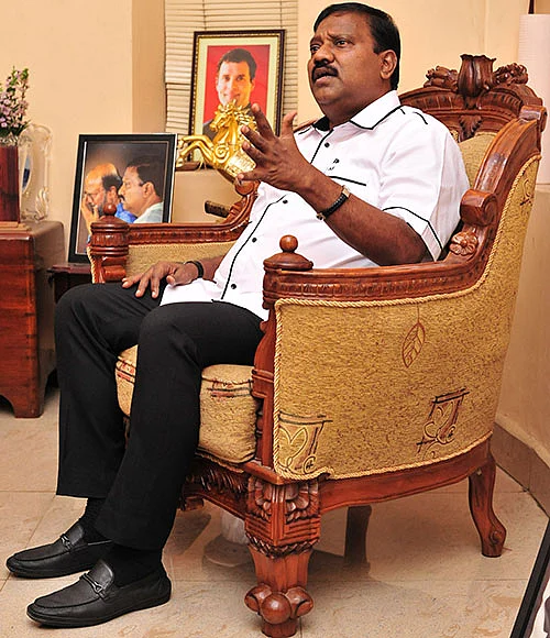 ஸ்டாலின் கையில் தமிழக காங்கிரஸ்!