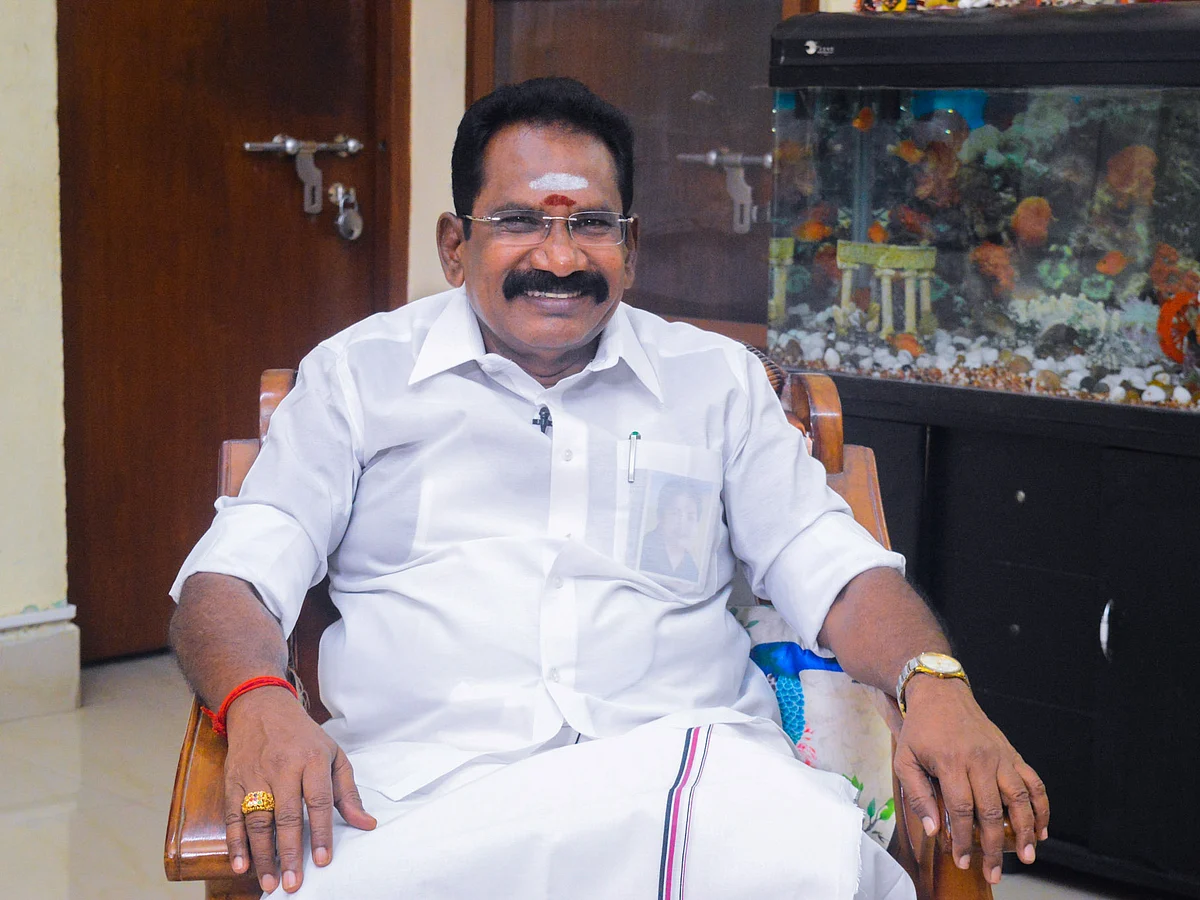 நகைக்கடன் தள்ளுபடி மோசடி;
சிக்கலில் செல்லூர் ராஜூ!