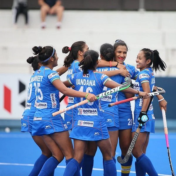 குர்ஜித் கவுரின் மிரட்டல் அடி! - ஹாக்கி சீரிஸ் தொடரில் இந்தியா அபாரம்